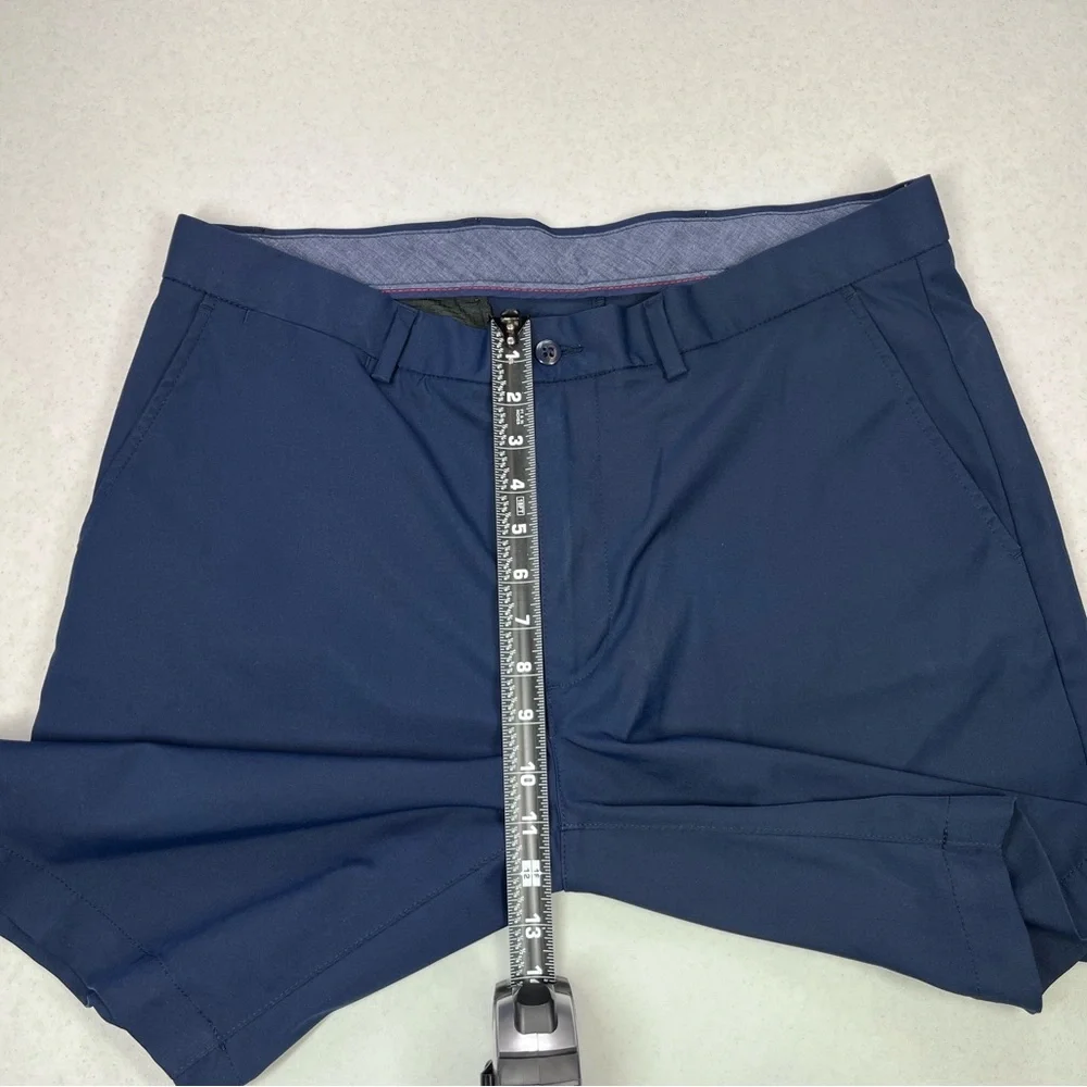 Cremieux Men’s Navy Blue 9” Performance Atwood Shorts. Size 36